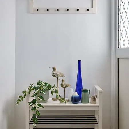 Cosy Nook - 3 Bedroom Retreat With Private Garden, Parking And Media