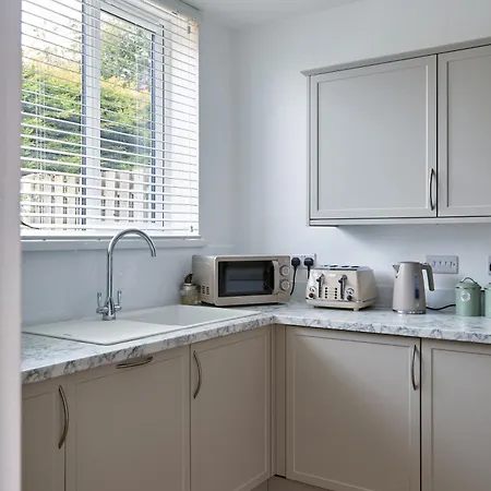 度假居 Cosy Nook - 3 Bedroom Retreat With Private Garden, Parking And Media
