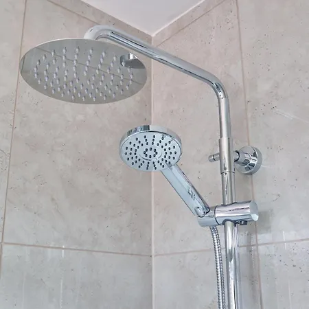 度假居 Cosy Nook - 3 Bedroom Retreat With Private Garden, Parking And Media