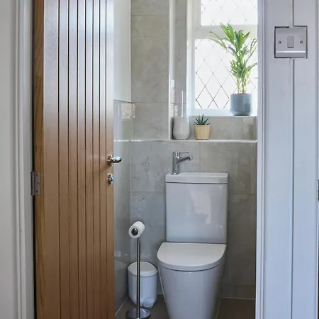 度假居 Cosy Nook - 3 Bedroom Retreat With Private Garden, Parking And Media *