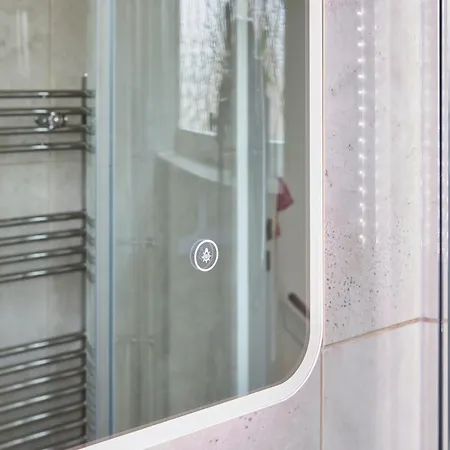 Cosy Nook - 3 Bedroom Retreat With Private Garden, Parking And Media 펜션 리즈