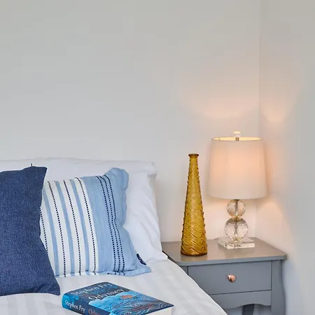 Cosy Nook - 3 Bedroom Retreat With Private Garden, Parking And Media * 利兹