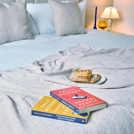 Cosy Nook - 3 Bedroom Retreat With Private Garden, Parking And Media