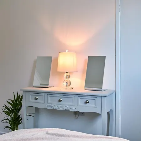Cosy Nook - 3 Bedroom Retreat With Private Garden, Parking And Media 度假居 *