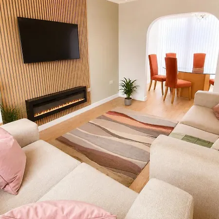 度假居 Cosy Nook - 3 Bedroom Retreat With Private Garden, Parking And Media
