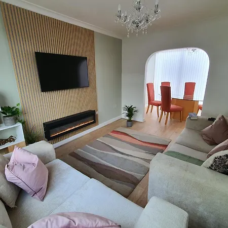 度假居 Cosy Nook - 3 Bedroom Retreat With Private Garden, Parking And Media