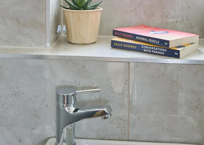 度假居 Cosy Nook - 3 Bedroom Retreat With Private Garden, Parking And Media