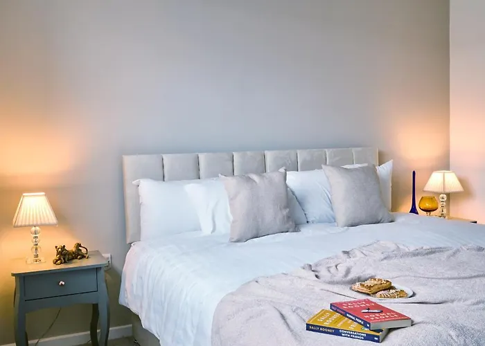 Cosy Nook - 3 Bedroom Retreat With Private Garden, Parking And Media * Leeds (West Yorkshire)