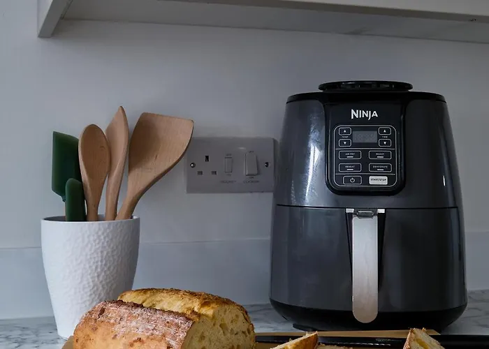 Cosy Nook - 3 Bedroom Retreat With Private Garden, Parking And Media Prázdninový dům Leeds (West Yorkshire)