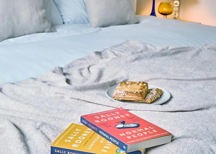 Cosy Nook - 3 Bedroom Retreat With Private Garden, Parking And Media