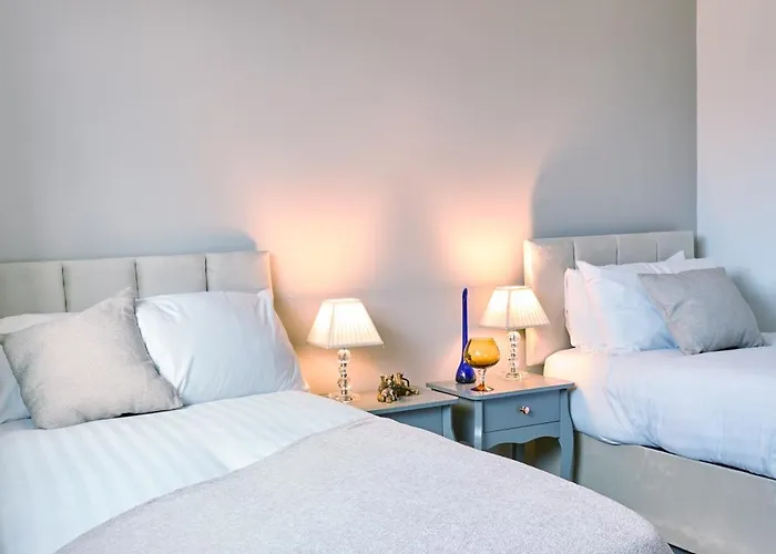 Prázdninový dům Cosy Nook - 3 Bedroom Retreat With Private Garden, Parking And Media *