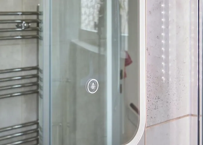 Cosy Nook - 3 Bedroom Retreat With Private Garden, Parking And Media Holiday home Leeds (West Yorkshire)