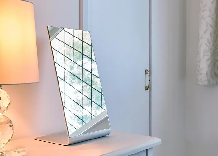 Cosy Nook - 3 Bedroom Retreat With Private Garden, Parking And Media *