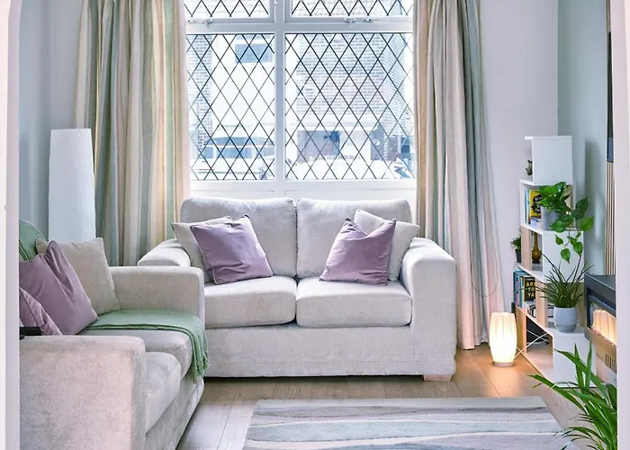 Cosy Nook - 3 Bedroom Retreat With Private Garden, Parking And Media * Leeds (West Yorkshire)